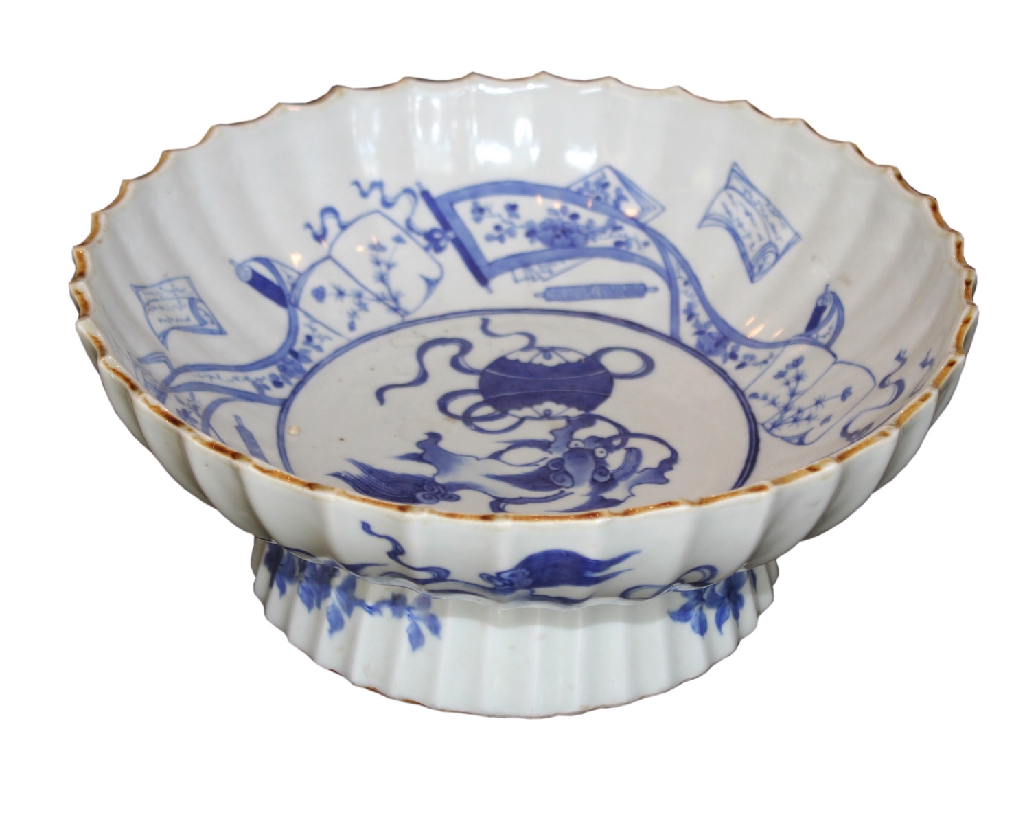 A 20th century Japanese kutani blue and white scalloped steambowl